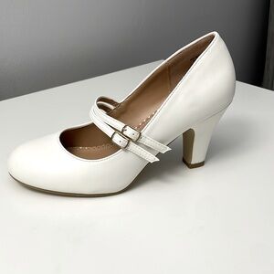 Women’s White Mary Jane Shoes - Journee Collection